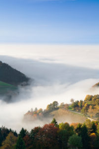Aussicht vom Wiedener Eck auf die Rheinebene bei Nebel, Schwarzwald, Baden-Württemberg, Deutschland Aussicht vom Wiedener Eck auf die Rheinebene bei Nebel, Schwarzwald, Baden-Württemberg, Deutschland